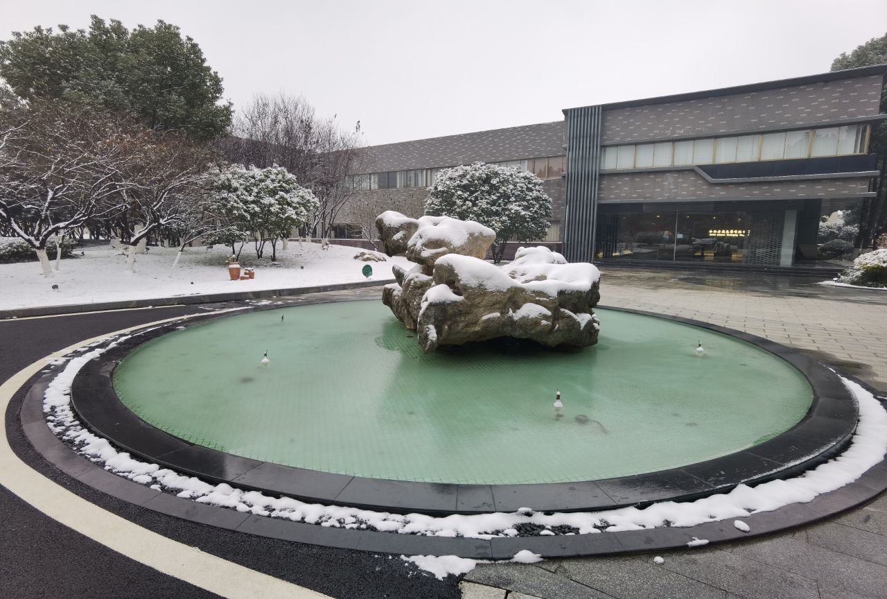 雪落時分，溫暖如初。